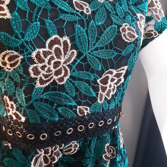 Embroidered Floral Dress by  Shiran Fushi - Picture 4 of 11